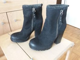 Bottines noires fourrées à talons, pointure 38