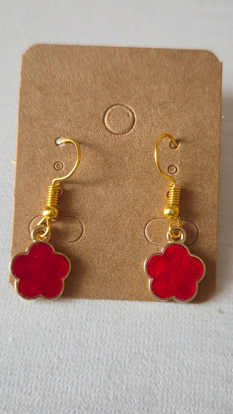 Orecchini pendenti & Orecchini a lobo: Goldfarbene Ohrringe mit Roter Blume Modeschmuck Elegant – Nuovo (secondo la descrizione) da Weggis venduto da Leeclipse