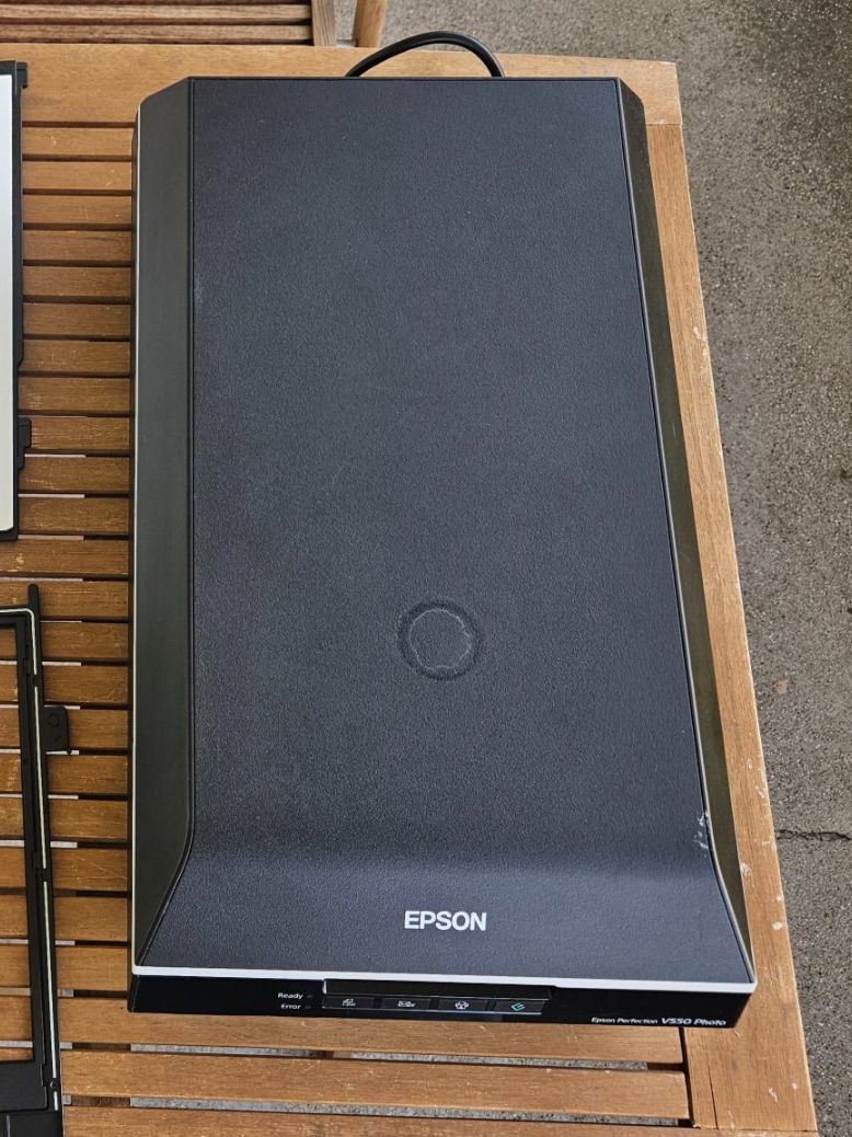 Epson Scanner: Epson Perfection V550 Photo – Usato da Zürich venduto da RiggyBiggy