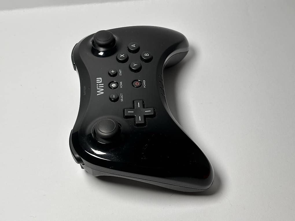 Nintendo Controller: Wii U Pro Controller con caricatore - Nintendo – Gebraucht aus Gordola von kar_gy5g 1