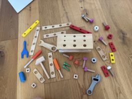 Eichhorn Werkbank Holzspielzeug mit Werkzeug Schrauben Mutte
