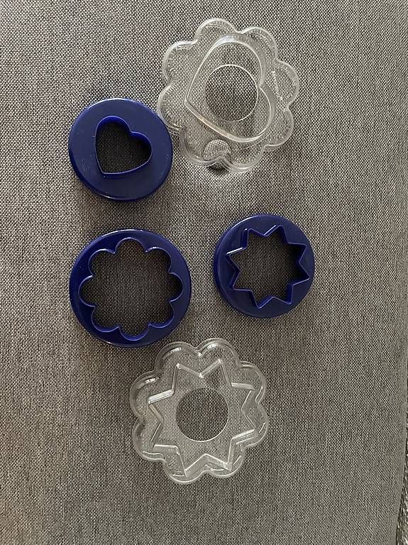 Teglie da forno: Tupperware Ausstechformen-Set blau  – Usato da Künten venduto da Gubapri 1