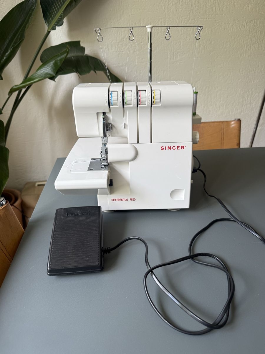 Singer Macchine da cucire: Overlock Maschine Singer – Usato da Bern venduto da mutz147