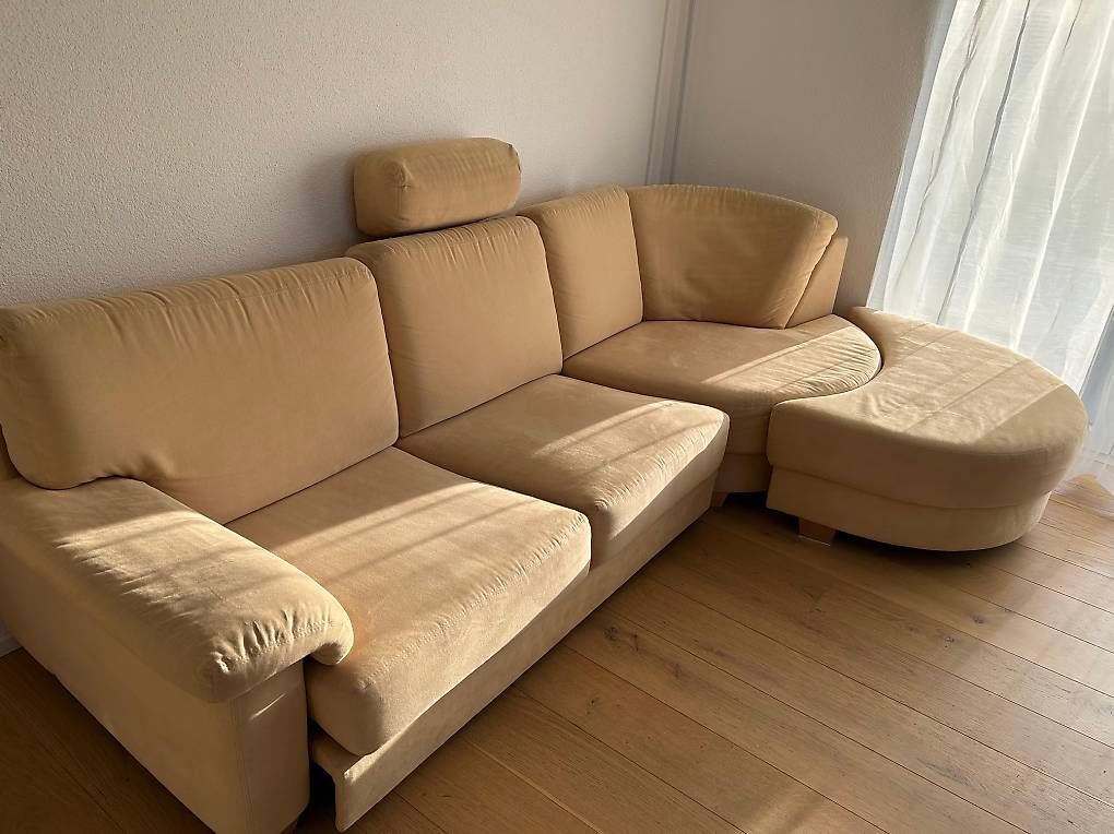 Sofas: Ausziehbare Couch mit verschiebbarem Halbmond & Lesesessel – Gebraucht aus Suhr von fin_gm2c