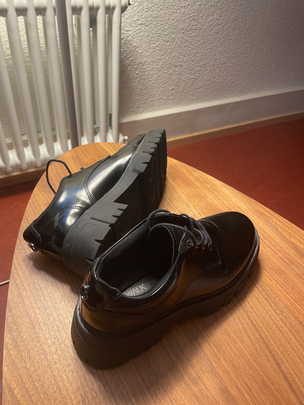Scarpe da donna: Schwarze Schuhe – Usato da Luzern venduto da Sara_2 2