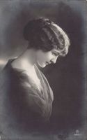 Romantik: Junge Dame andächtig, gelaufen 1913