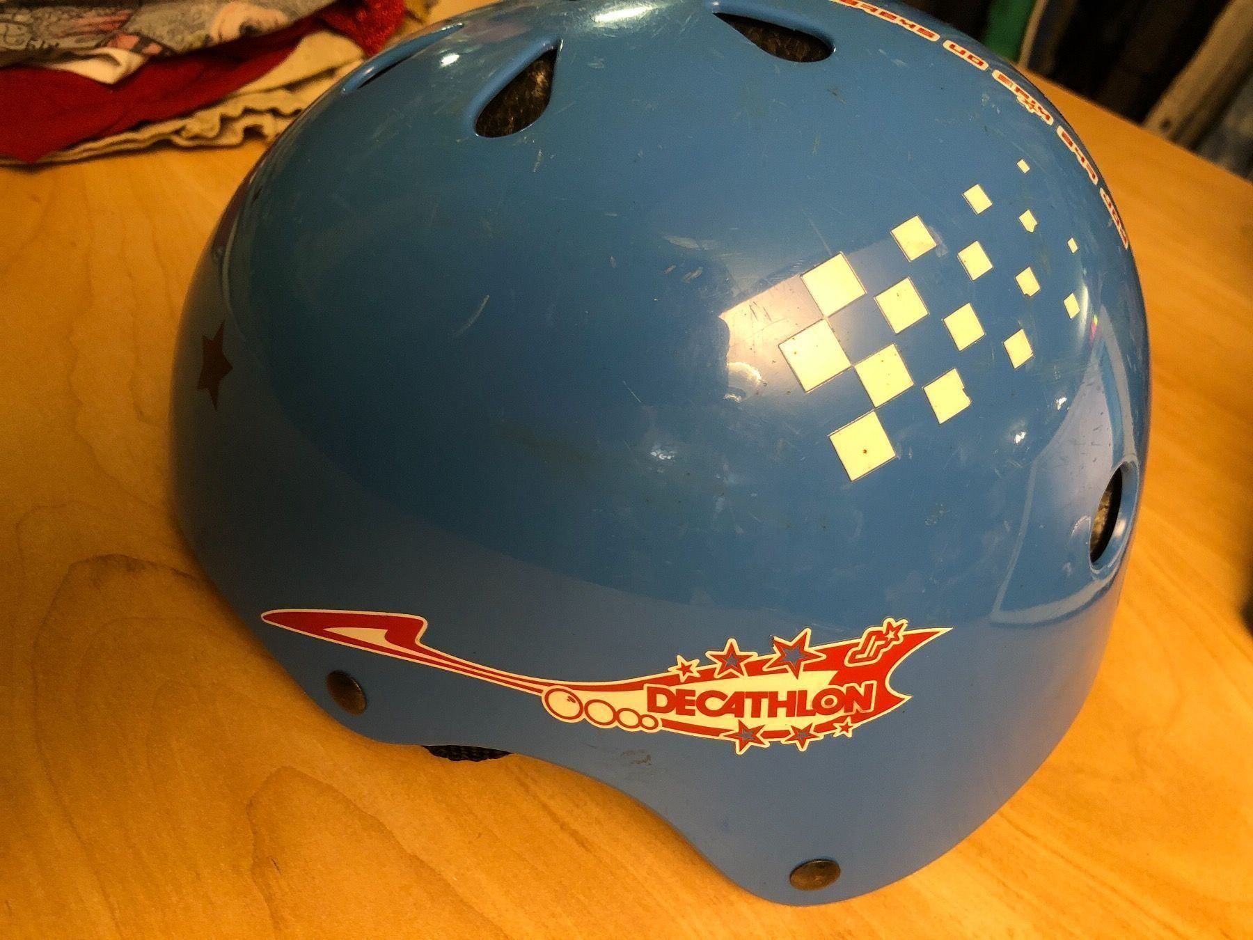 Casques: Decathlon Skaterhelm Gr.48-52 – D'occasion à Obergerlafingen par cabo4
