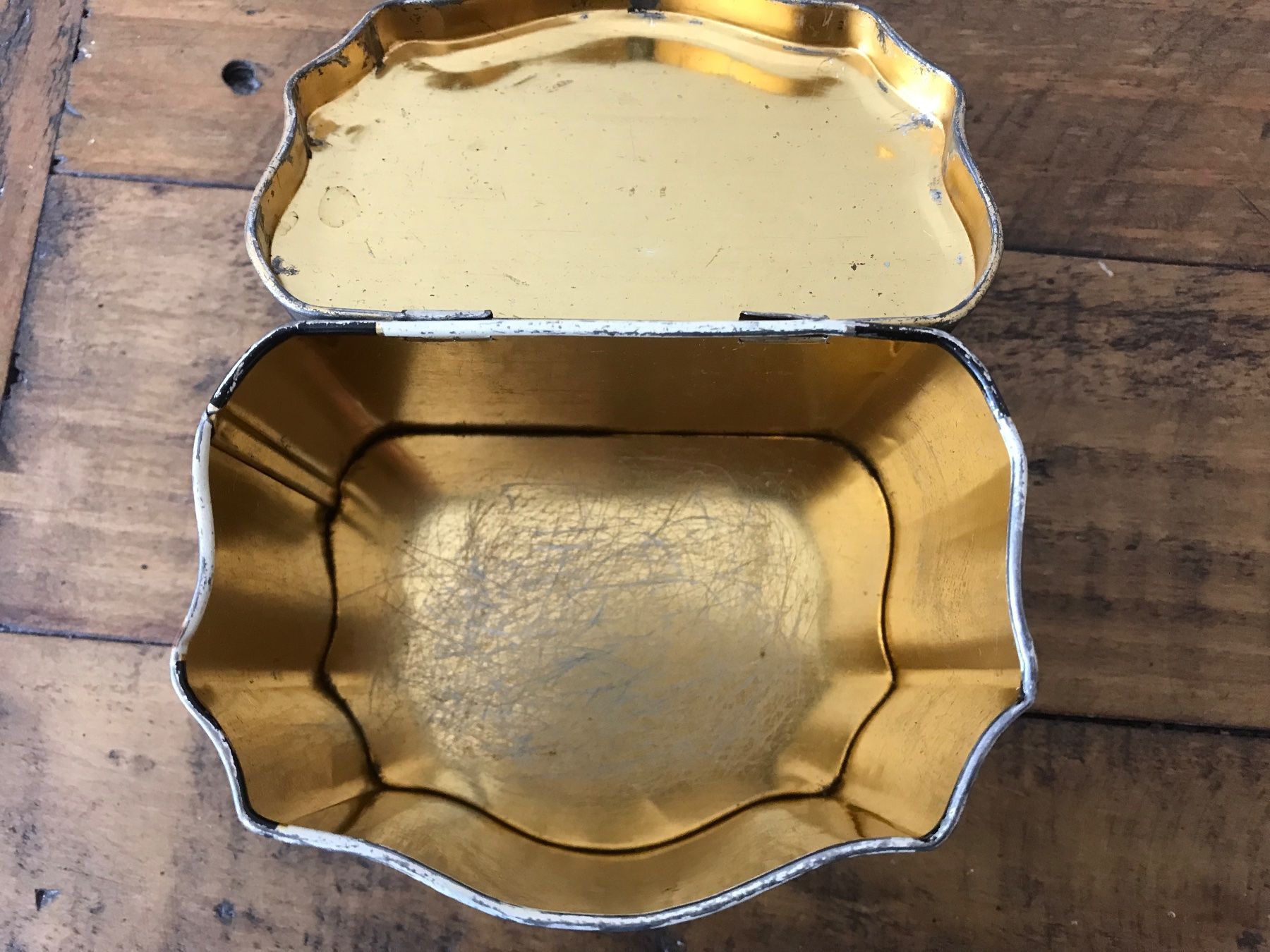 Altro in Decorazioni & Accessori: Alte Blechdose mit Chinesischem Motiv – Usato da Rapperswil SG venduto da cosiba01 2