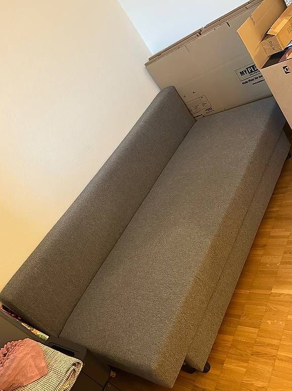 Ikea Divani: IKEA Bettsofa / Schlafsofa grau  ausklappbar – Usato da Brüttisellen venduto da Caglayan_ZH