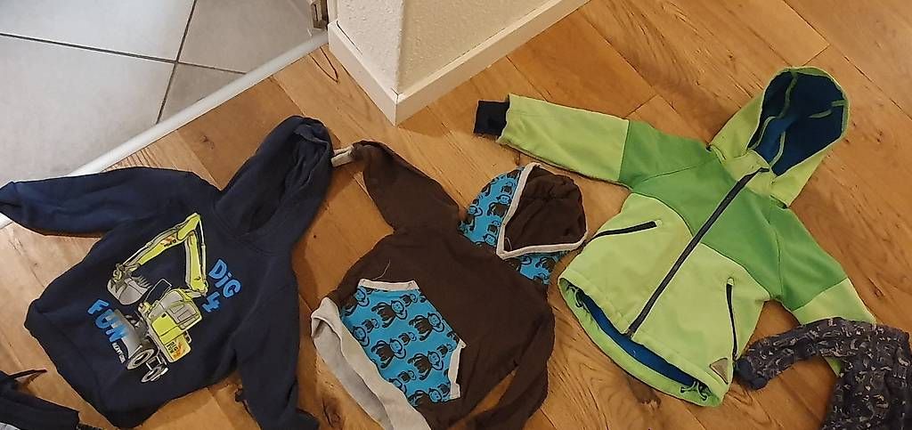 Lotti & Set di vestiti: Superschönes Kleiderpaket Junge, Grösse 98 – Usato da Schlieren venduto da carolinvs 1