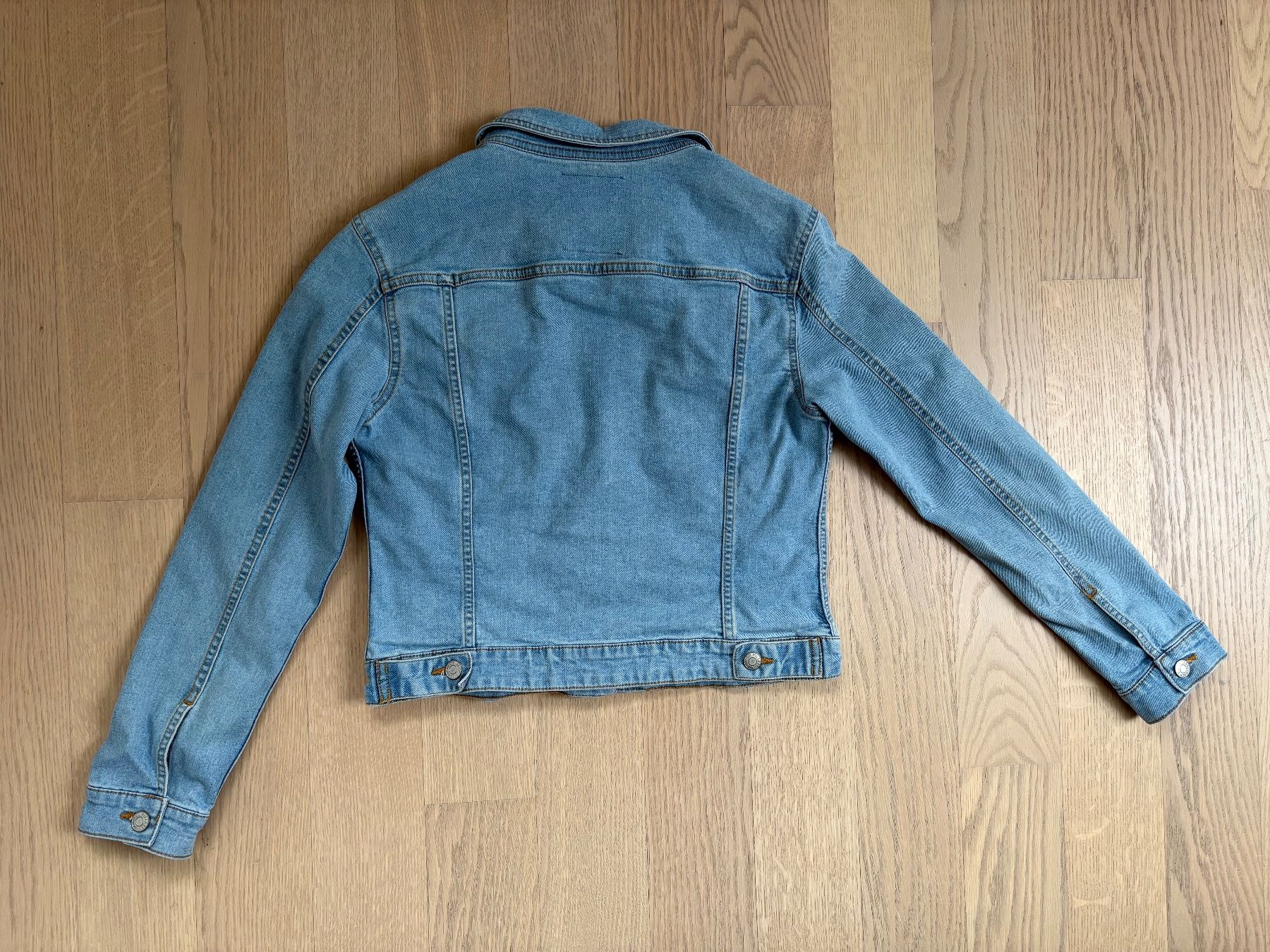 Pull&Bear Giacche: Pull&Bear Jeansjacke, hellblau, Gr.S/M – Usato da Gossau SG venduto da Black-Queen 2