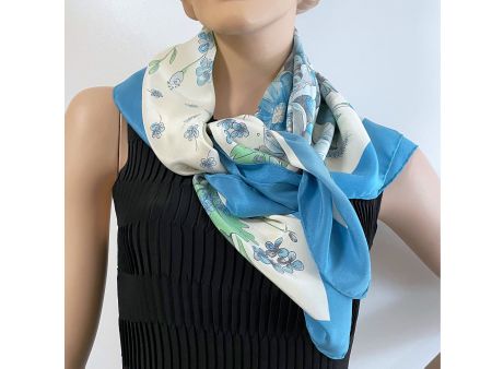 Foulard Carre blau auf weiss floraler Druck Jean Parel 1980s