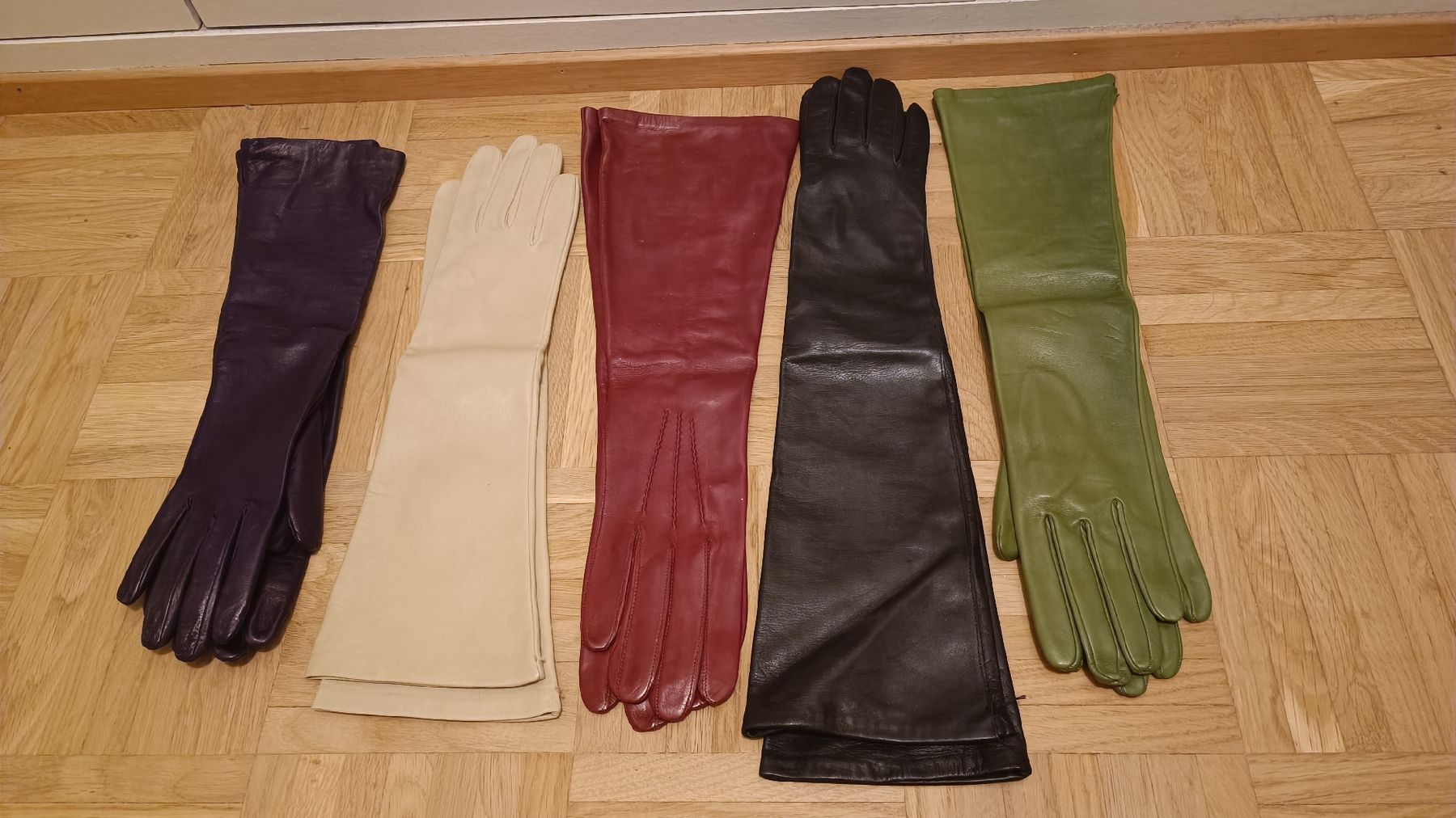 Guanti & manicotti: Elegante Lederhandschuhe lang, 5 Farben, Gr. M/L – Nuovo (secondo la descrizione) da Baden venduto da zuppel