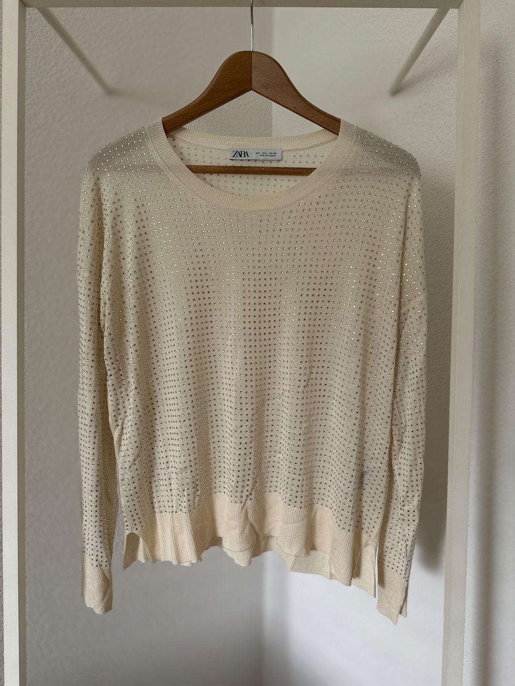 Zara Maglioni & Felpe: ZARA lockerer Pulli mit Strasssteinen, Gr. L, Cremefarben – Nuovo (secondo la descrizione) da Zürich venduto da methee1107