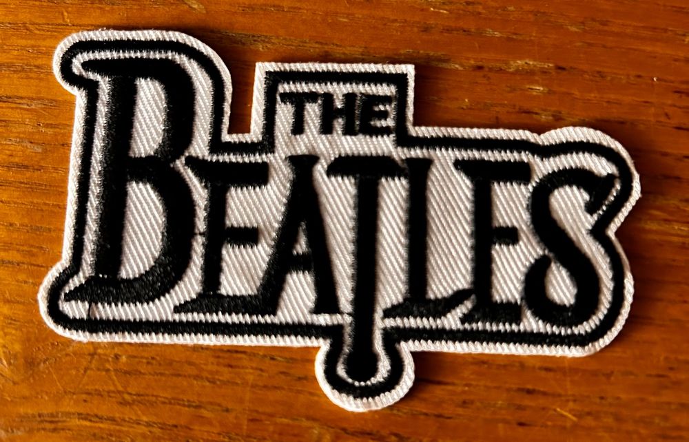 The Beatles Revolution Patch – Patch Ufficiale In Tessuto 10x10 Cm – Con Motivo Logo Della Band – Cucito O Stiro Su Giacche E Zaini