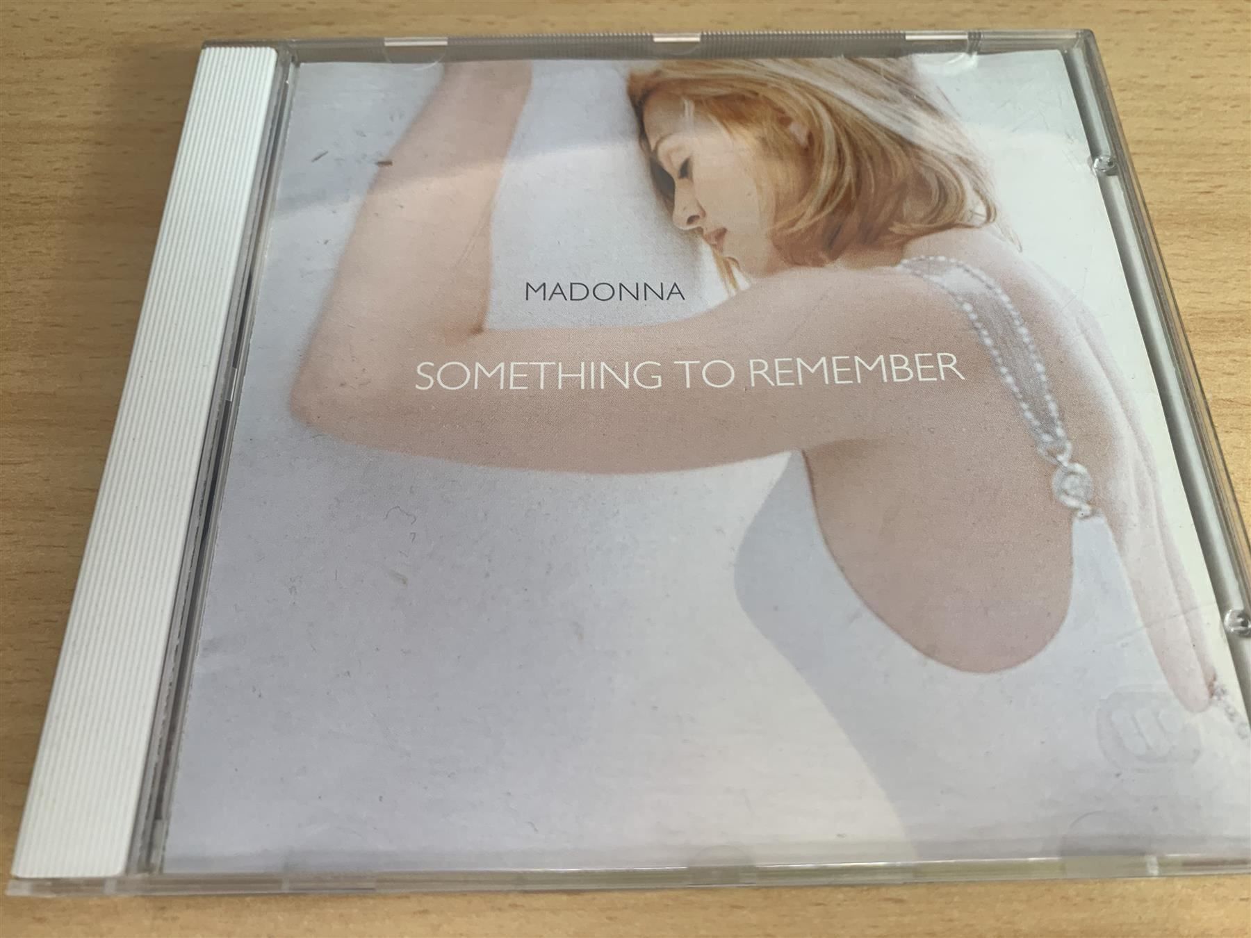 CD: Madonna – Something To Remember – Usato da Rikon im Tösstal venduto da Alpenmutz