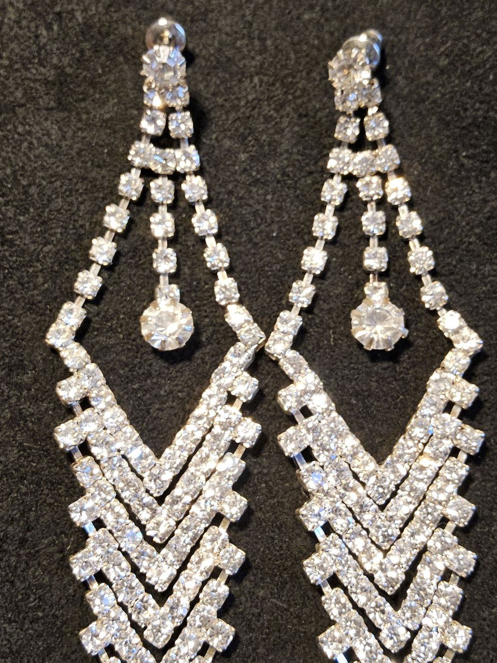 Ohrringe & -stecker: Vintage luxuriöse Strass Ohrhänger – Gebraucht aus Zürich von helsan