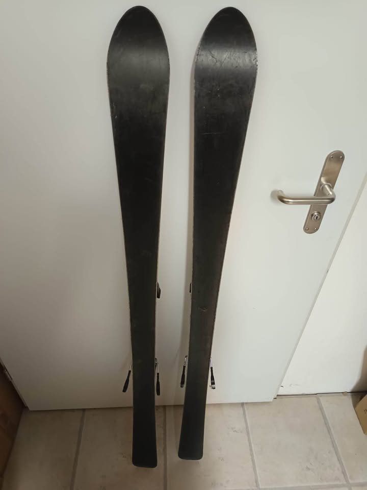 Skis: Kinderski ca 140 cm lang. – Gebraucht aus Buchs SG von sem_vd5r 1