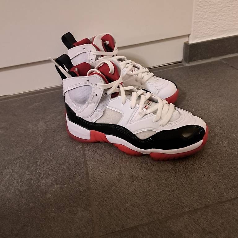 Scarpe da uomo: Basketballschuhe Grösse 40 – Usato da Neftenbach venduto da sam_jbb5