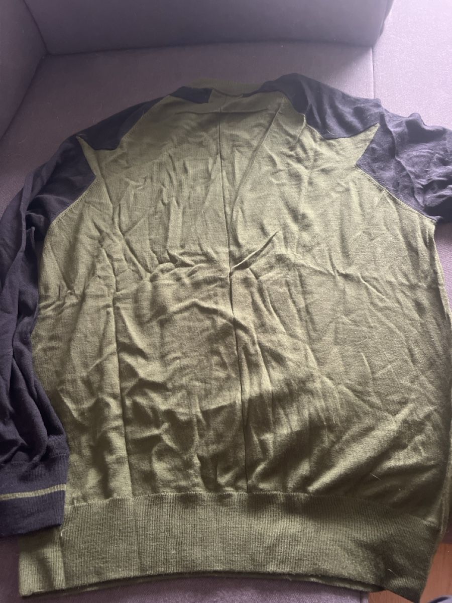 Givenchy Maglioni & Felpe: Givenchy Paris Sweater - Olive Green, Stylish and Warm – Usato da Oberägeri venduto da rus_7vhx 3