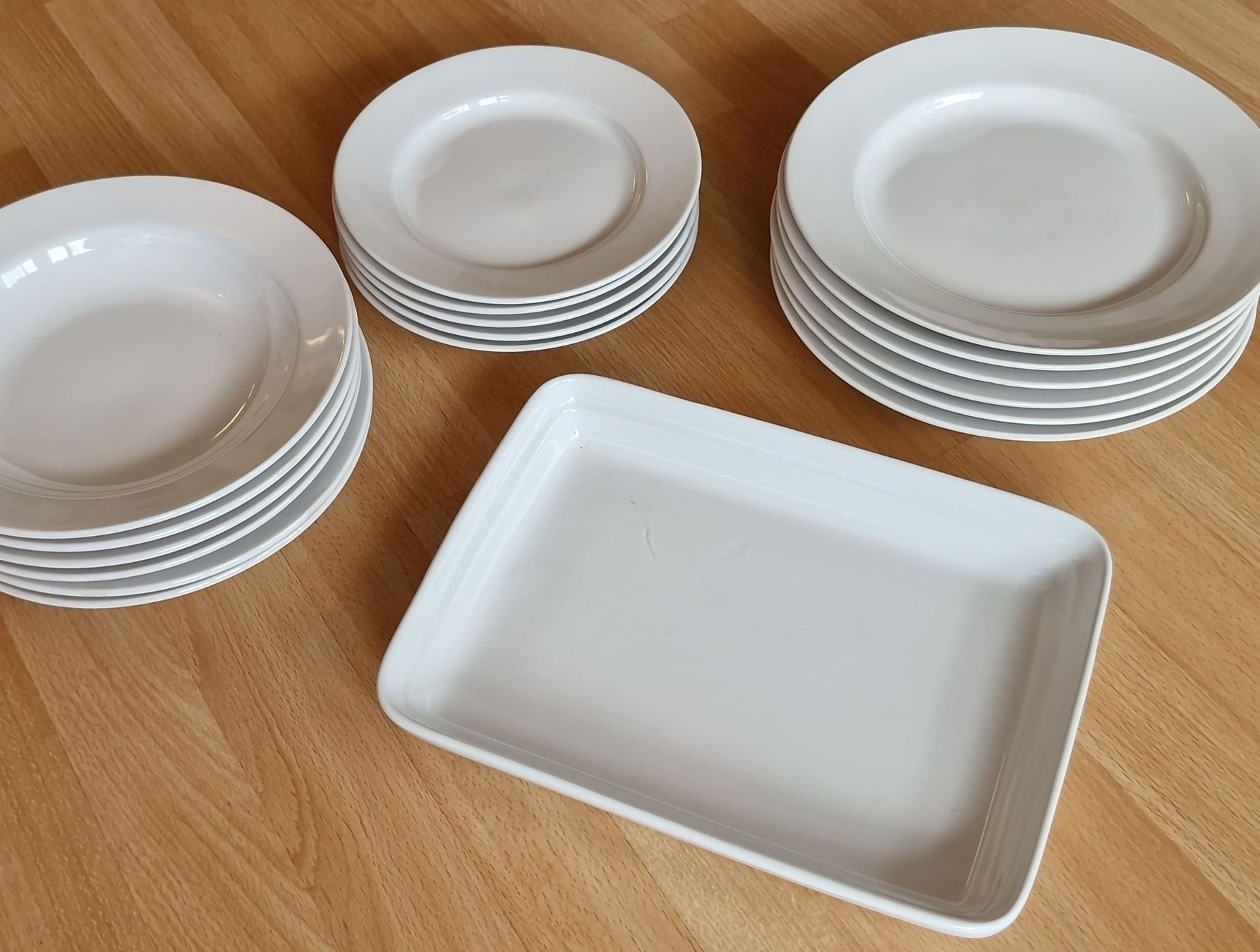 Set di piatti: Geschirr Set weiss gebraucht verschiedene Teller – Usato da Rupperswil venduto da Cielo46 5