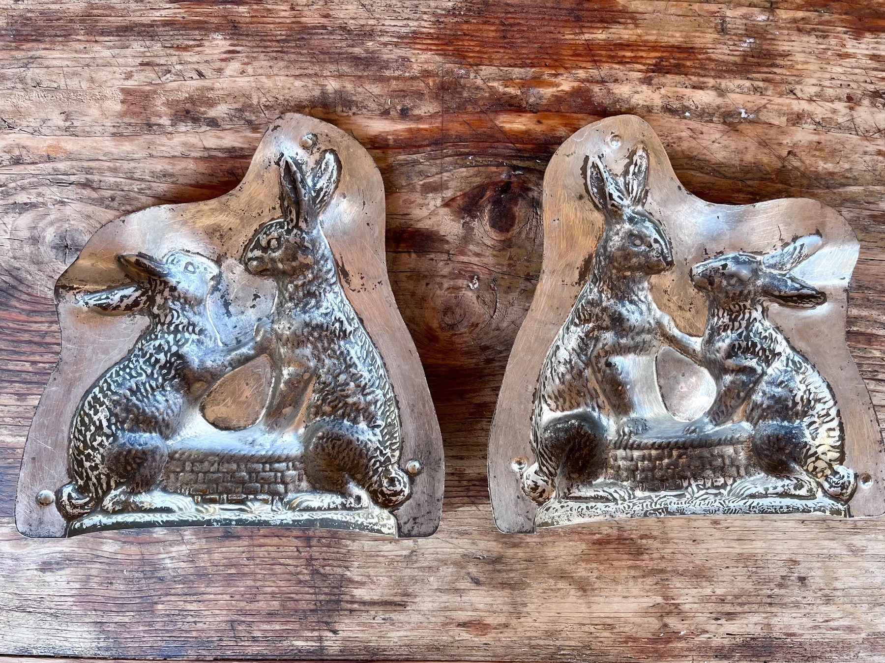 Teglie da forno: Seltene antike Schokolade-Giessform verliebte Osterhasen – Usato da Erlenbach im Simmental venduto da ancatan 2