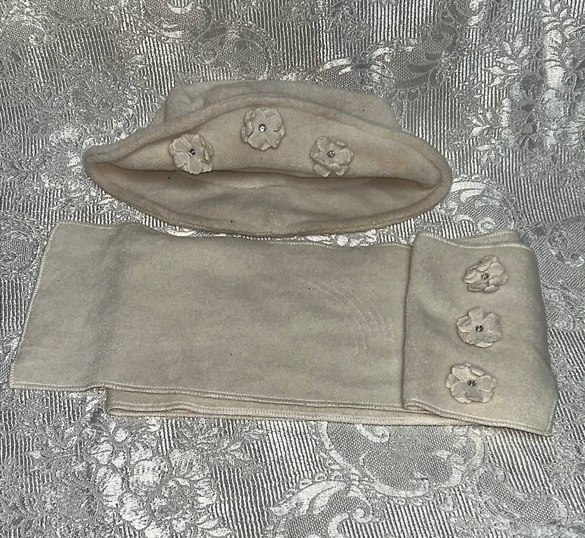 Copricapi, berretti & cappellini: Set cappellino e sciarpa – Usato da Balerna venduto da Mara.B.