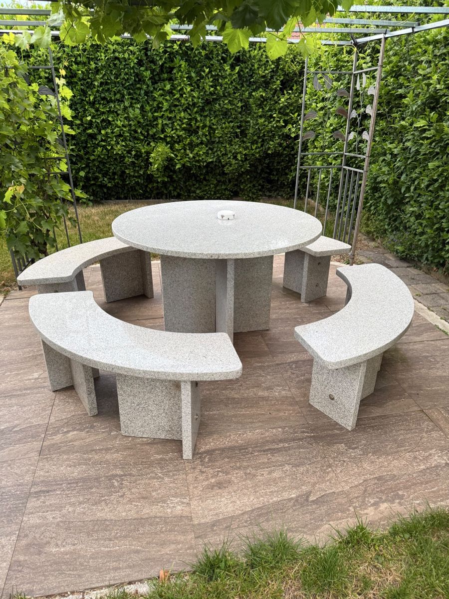 Set di tavolo e panche: Garten Tisch mit Stülen – Usato da Derendingen venduto da adj_59yx
