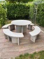 Garten Tisch mit Stülen