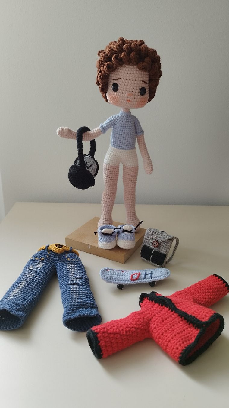 Bambole: Handmade Crochet Boy Doll with Accessories - New - – Nuovo e nell'imballaggio originale da Arnex-sur-Orbe venduto da can_97vn 6