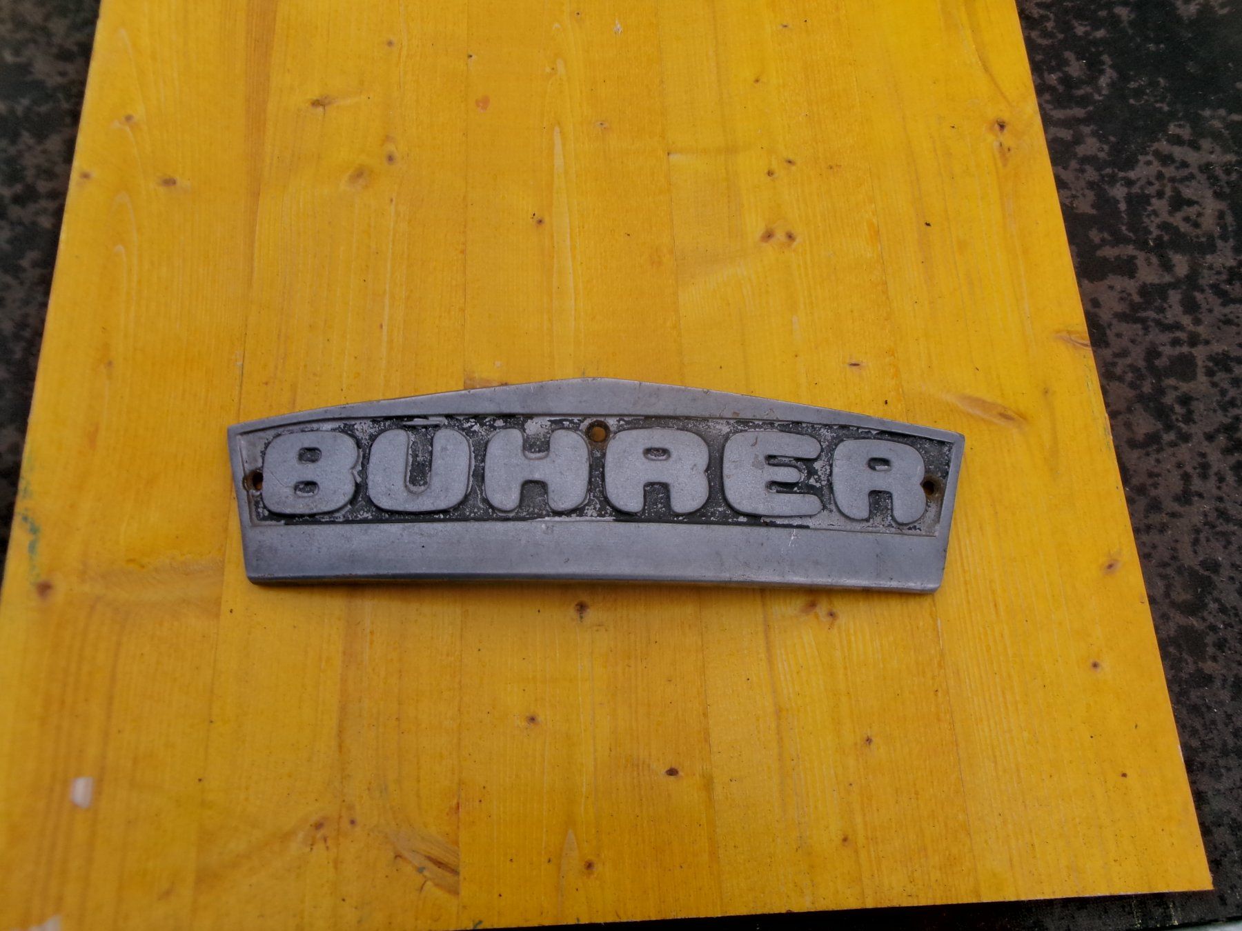 Bührer Traktoren: Bührer -Traktoren -  Motorhauben - Emblem – Gebraucht aus Eschenbach SG von GM-29