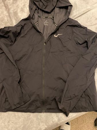Nike Shield Laufjacke, Schwarz, Grösse XL – Top Zustand!