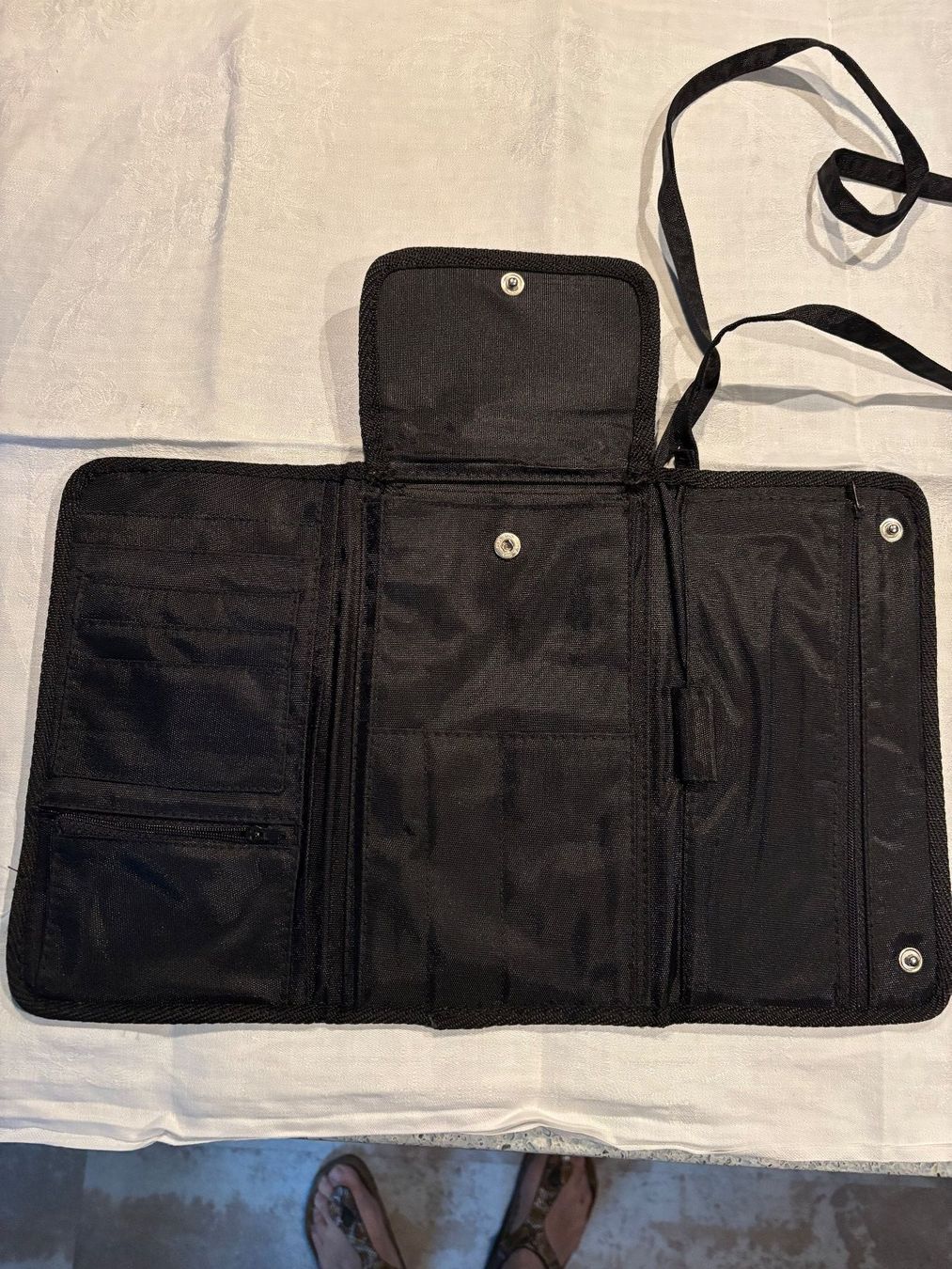Taschen: Reiseorganizer schwarz, viele Fächer, top Zustand – Neu (gemäss Beschreibung) aus OLTEN von lululoveslemon99 1
