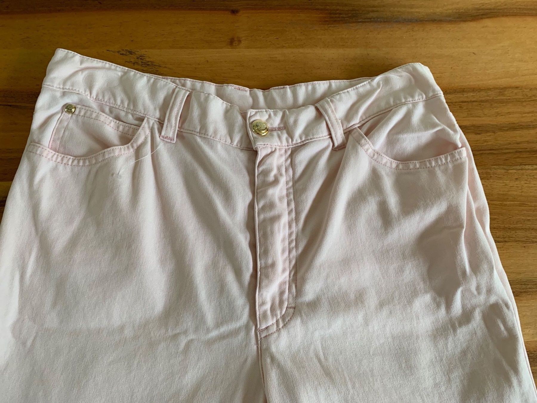 Escada Pantaloni: ESCADA - Traum hellrose Hose Grösse 42 neuwertig – Nuovo (secondo la descrizione) da Meiringen venduto da luanik 1
