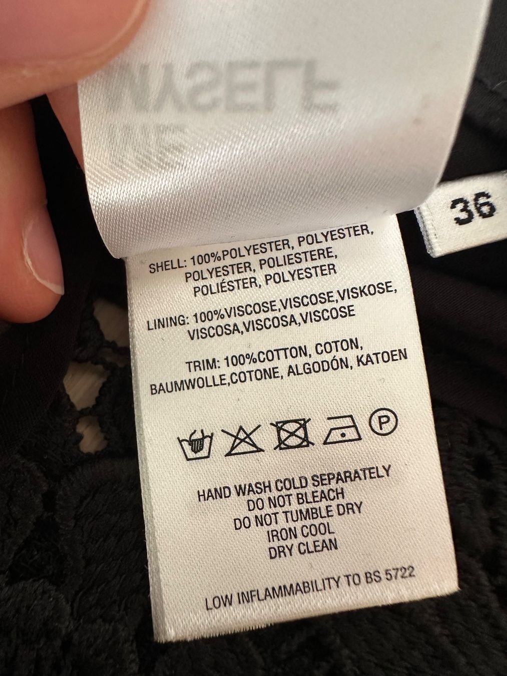 Vestiti: Blusenkleid schwarz Essentiel – Usato da Zürich venduto da Anniroc016 3