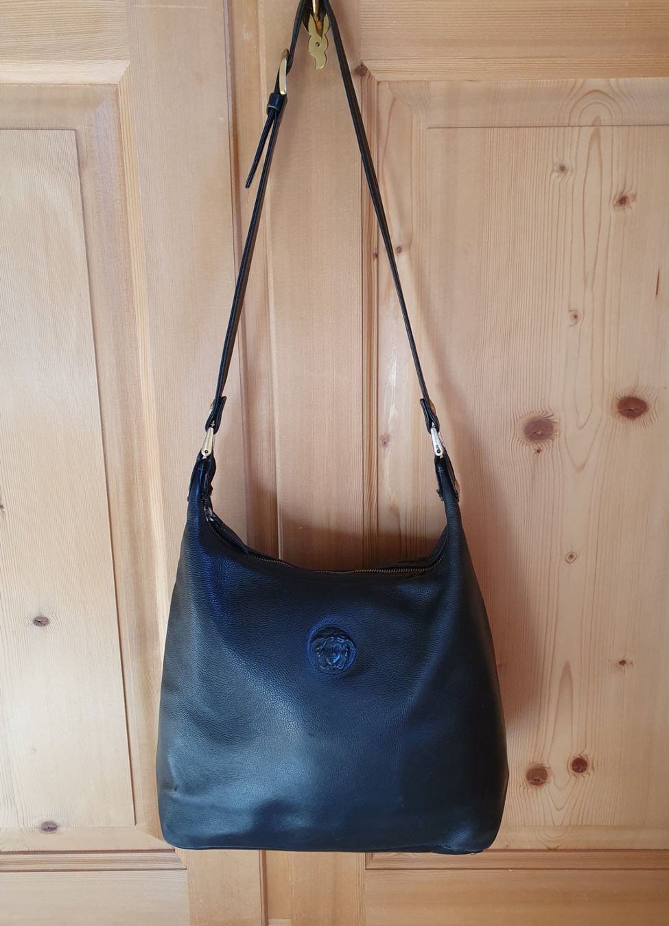 Versace Borse da donna: Schwarze Versace Handtasche au Leder – Usato da Teufen AR venduto da pischa 2