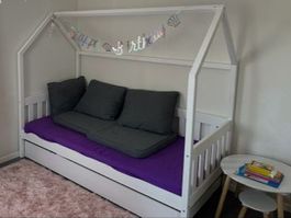 Hausbett 90x200 aus Holz mit Bettkasten – guter Zustand