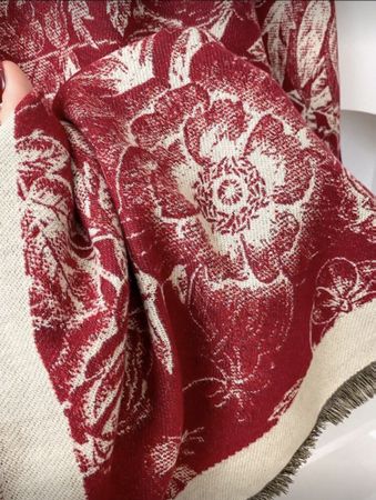 Halstuch/Schal aus Wolle, Rot mit Blumenmuster
