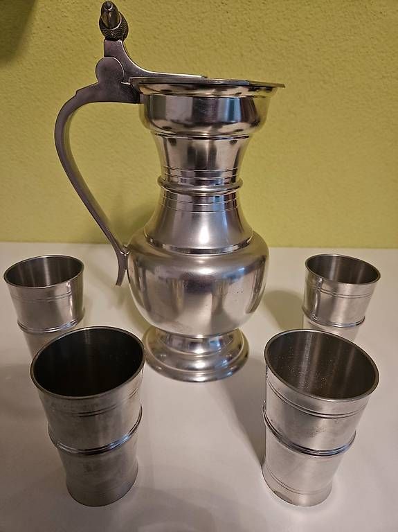Carafes: Zinnkrug mit 4 Becher – Neuf (Voir description) à Ennetbürgen par Kondor1950 1