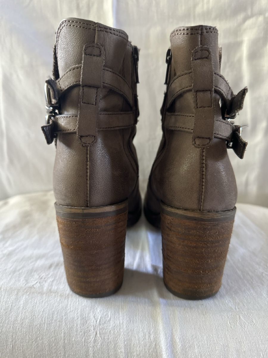 Damenschuhe: Leder Stiefeletten nr 38 – Gebraucht aus Stabio von MAARINAA 2
