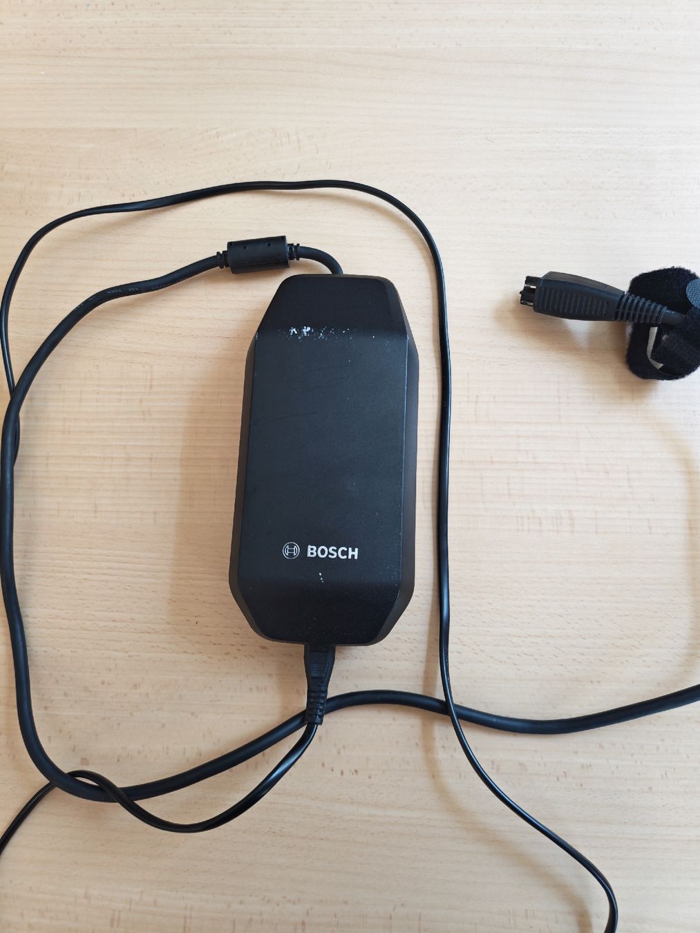 Bosch Caricabatterie: Bosch E-Bike Ladegerät, BPC3400, 4A Charger – Usato da Bern venduto da Gloeis