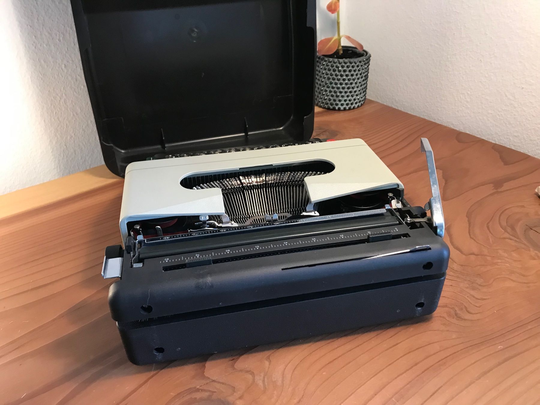 Macchine da scrivere: Machine à écrire - Gracia DeLuxe – Usato da Morcles venduto da bestseller162 1
