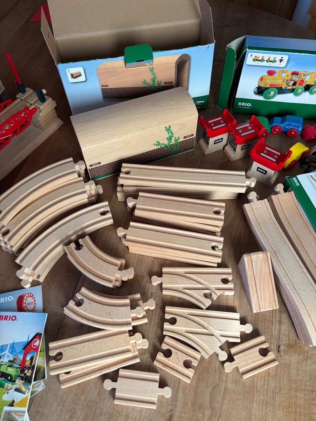 Brio Giocattoli: Brio Holz Eisenbahn grosses Set – Usato da Seftigen venduto da Muggelwomb 2