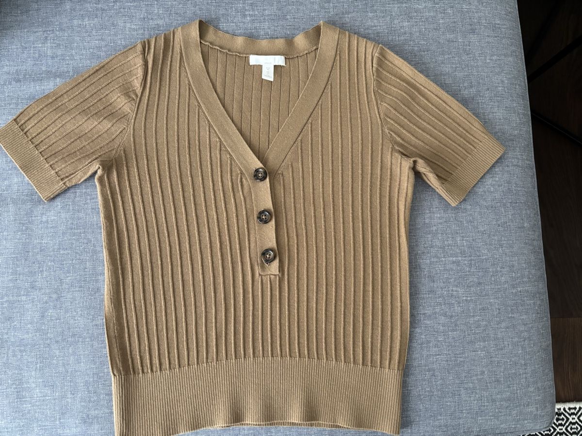 H&M Tops: Ribbed Knit Top by H&M – D'occasion à Wollerau par Dolder23 2