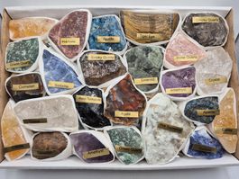 Ca. 1.347kg Mineralien Edelsteine Kristalle Geschenkbox