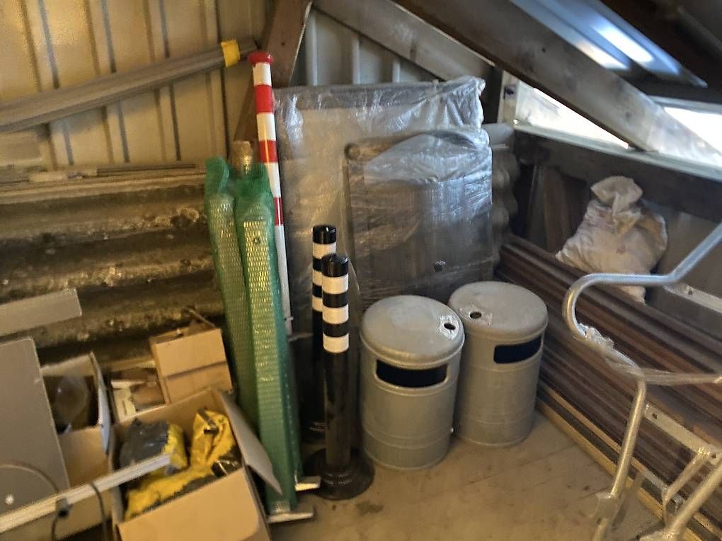 Cestini per rifiuti: Abfalleimer mit Aschenbecher – Usato da Giffers venduto da Mr.Dopeman