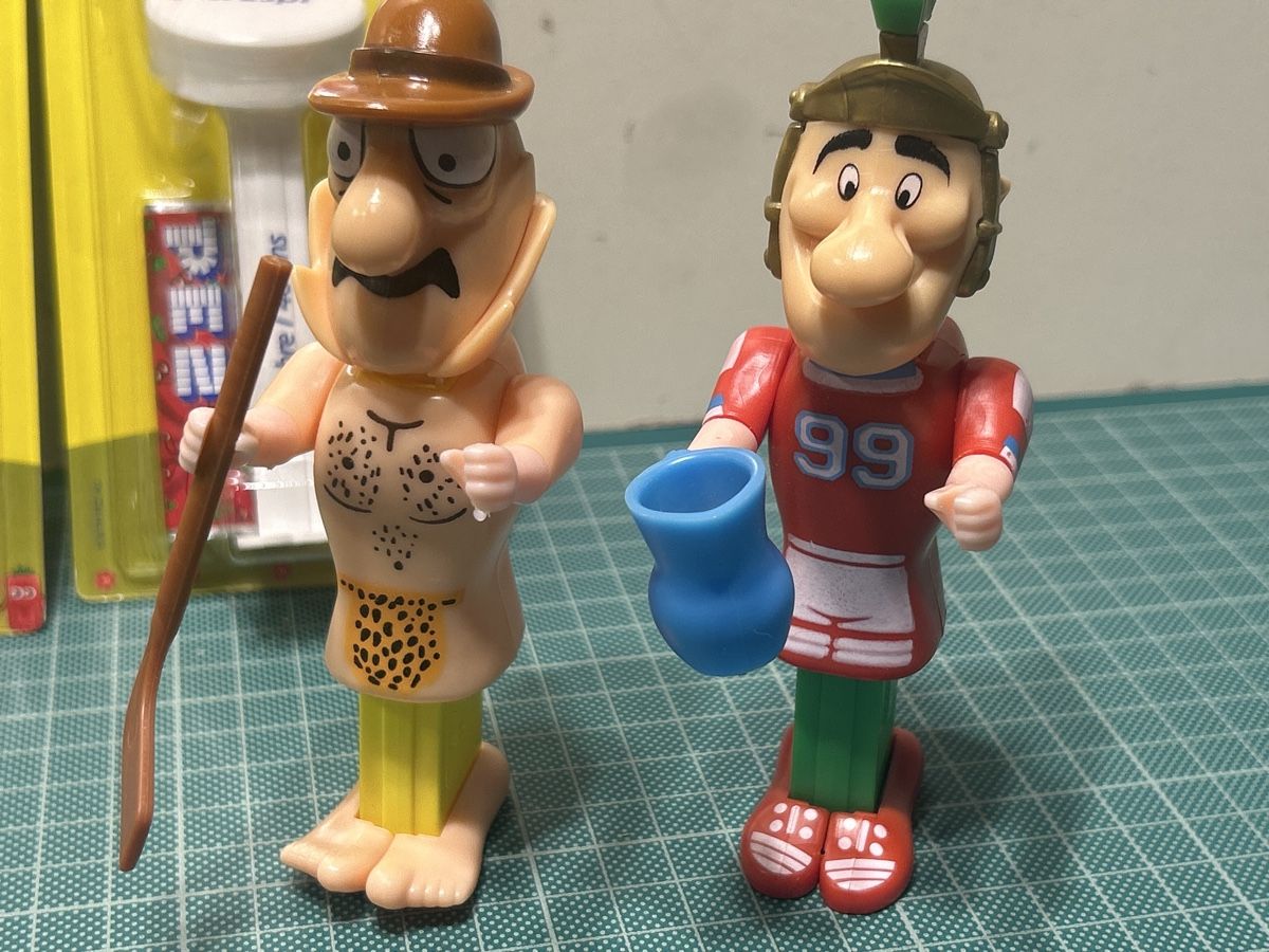 Pez Statuette: PEZ Verschiedene – Usato da Gorduno venduto da dm0320 1