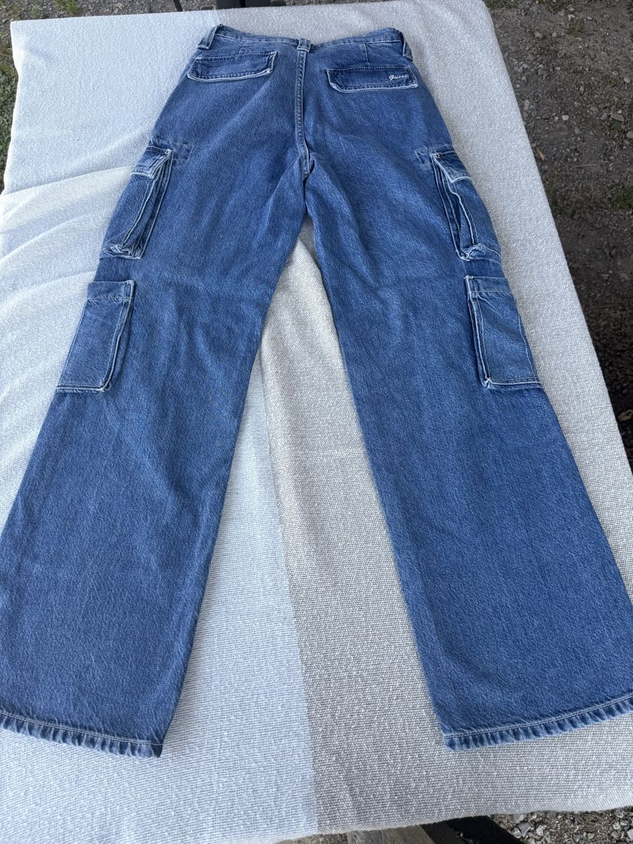 Guess Jeans: Guess cargo Jeans, Gr. 27 – D'occasion à Kreuzlingen par nik_d2fj 2