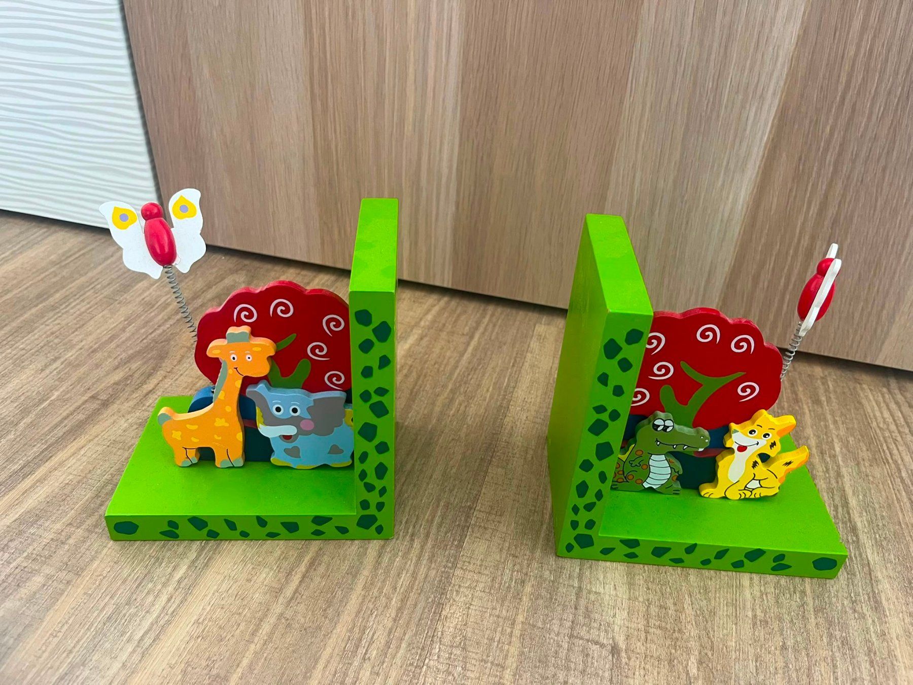 Libri: Kinder Buchstutzen Tier-Motiv Holz – Usato da Bern venduto da rahel369