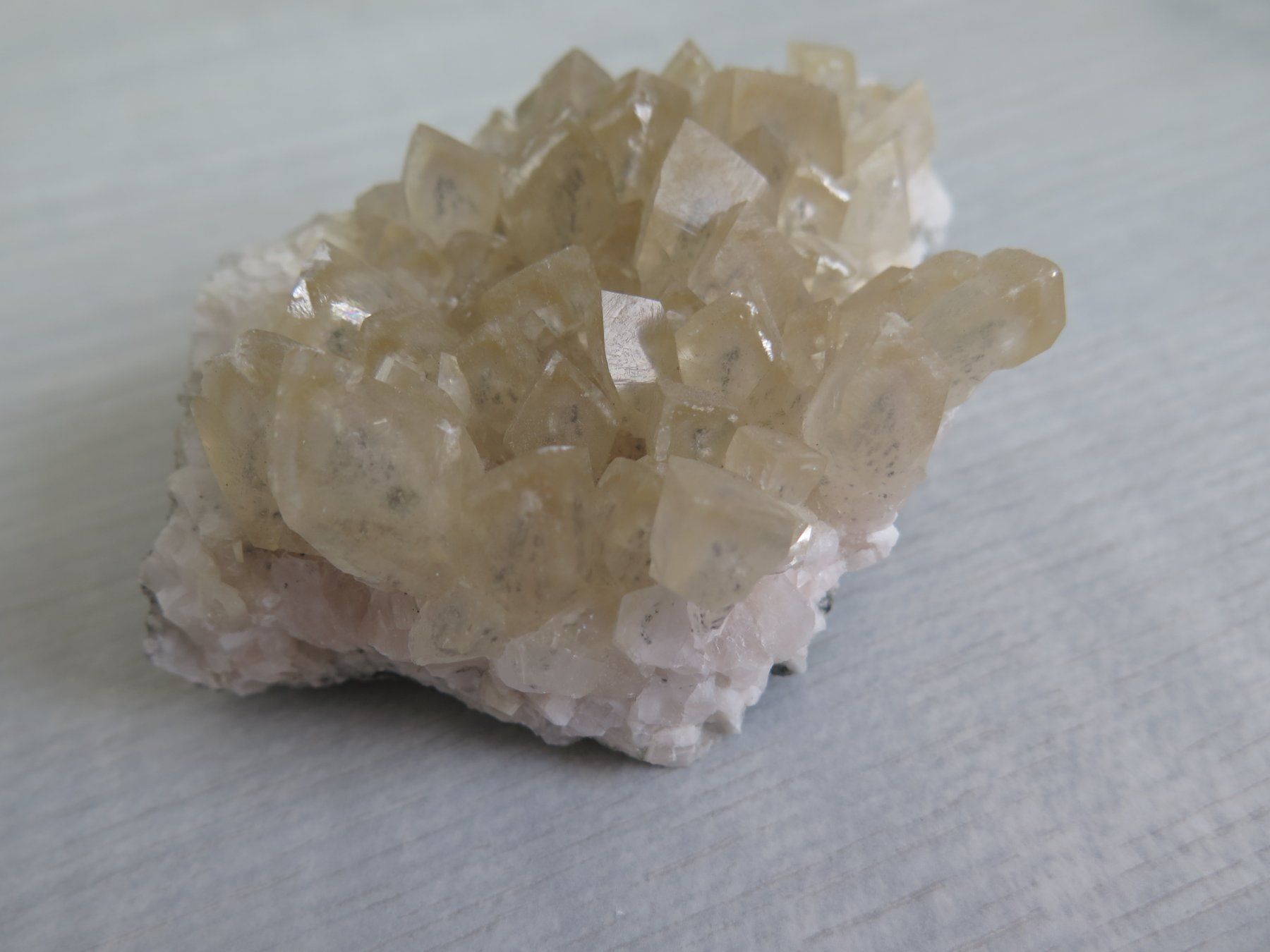 Minéraux & Lithothérapie: Calcit Stufe mit Phantombildungen – D'occasion à Schaffhausen par Yamakana51L8736OQ8 3